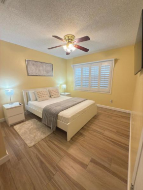 Relaxing Home in Tarpon Springs-Sponge Docks 3Bdr Close to the beach